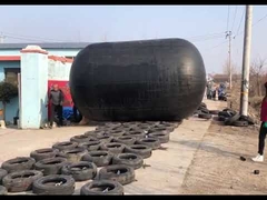 Stappen voor het installeren van een bandbeschermer op een opblaasbare rubberen fender