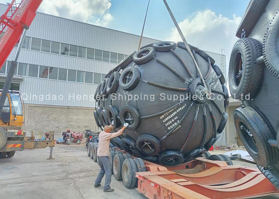 Kwaliteit 50kpa en 80kpa Yokohama nettype pneumatische rubberen fender voor schip-naar-schip en schip-naar-haven ISO 17357 drijvende constructie fabriek