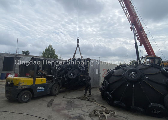 Kwaliteit ISO 17357 Certified Pneumatic Rubber Fender with Natural Rubber Cover and 50Kpa/80kpa Working Pressure fabriek