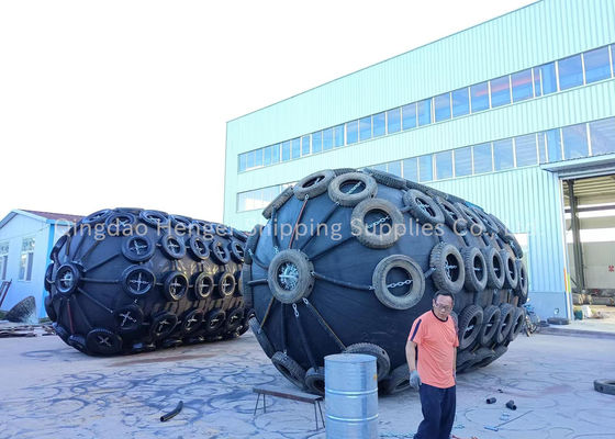 Kwaliteit ISO17357 Pneumatische Rubberen Fender voor Marine Gebruik 2.0-2.5m Maten fabriek