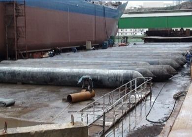 Kwaliteit zwarte opblaasbare scheepvaart die bergingsrubberen airbags lanceert fabriek