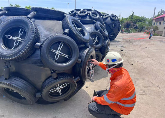 Kwaliteit Het type van STS Yokohama het pneumatische rubberstootkussen van de schipbumper met ketting en netto band fabriek
