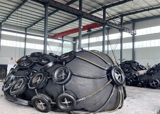 Kwaliteit ISO17357 standaard 3.3*6.5M 50Kpa zwart pneumatisch rubberstootkussen voor verkoop fabriek