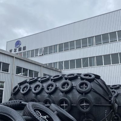 Kwaliteit ISO17357 Pneumatische Rubberen Fender voor Marine Gebruik 2.0-2.5m Maten fabriek