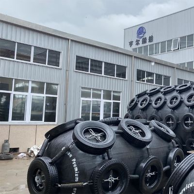 Kwaliteit Two-year Warranty Pneumatic Rubber Fender 2.5*5.5M For Vessel Berthing fabriek