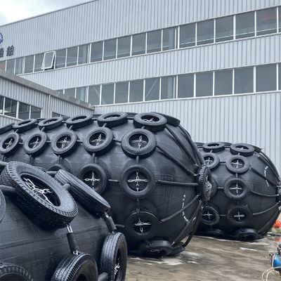 Kwaliteit Three-Year Warranty Pneumatic Rubber Fender 2.0*4.5M For Dock Anti-Collision fabriek