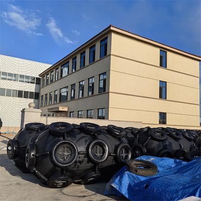 Kwaliteit Two-year Warranty Pneumatic Rubber Fender 2.5*5.5M For Vessel Berthing fabriek
