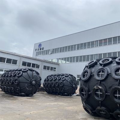 Kwaliteit Three-Year Warranty Pneumatic Rubber Fender 2.0*4.5M For Dock Anti-Collision fabriek