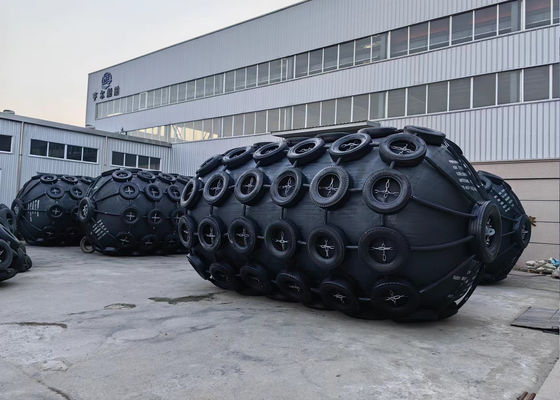 Kwaliteit Pneumatische scheepsfender Yokohama Opblaasbare natuurrubberfender met kettingnet fabriek