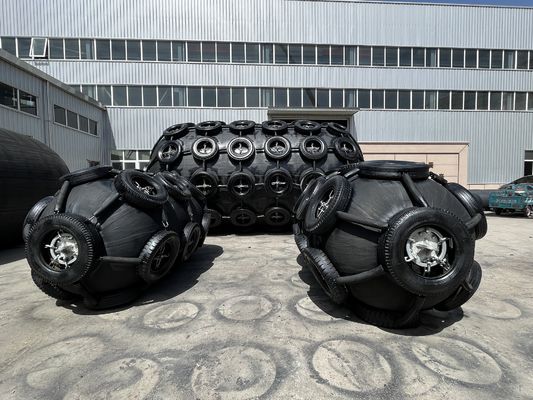 Kwaliteit Gepersonaliseerde zwarte pneumatische rubber fender fabriek