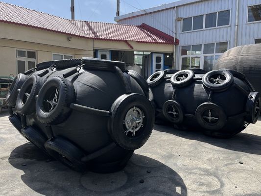 Kwaliteit Gepersonaliseerde zwarte pneumatische rubber fender fabriek