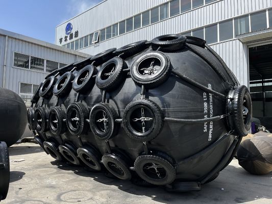 Kwaliteit Gepersonaliseerde zwarte pneumatische rubber fender fabriek