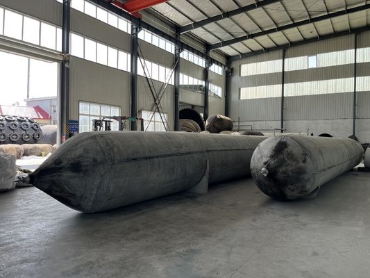 Kwaliteit Hoge drukweerstand opblaasbare luchtzakken voor de marine cilindrisch type Biedt prestaties voor het afzetten van schepen fabriek
