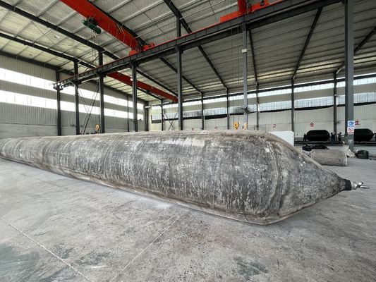 Kwaliteit Hoge drukweerstand opblaasbare luchtzakken voor de marine cilindrisch type Biedt prestaties voor het afzetten van schepen fabriek