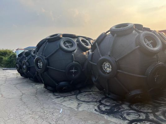 Kwaliteit Goede kwaliteit STS 50Kpa Zwarte pneumatische rubber fender Yokohama type fender fabriek