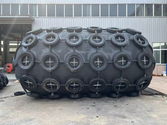 Kwaliteit 50kPa Pneumatic Marine Fender Yokohama Fender for Ship-to-ship with 6-10 Years Lifespan fabriek