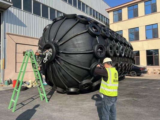 Kwaliteit Heavy Duty Black Marine Fender voor drukinstallaties Rubber Construction fabriek
