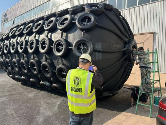 Kwaliteit Op maat gemaakte rubberfenders met een druk van 80 Kpa voor maritieme projecten fabriek