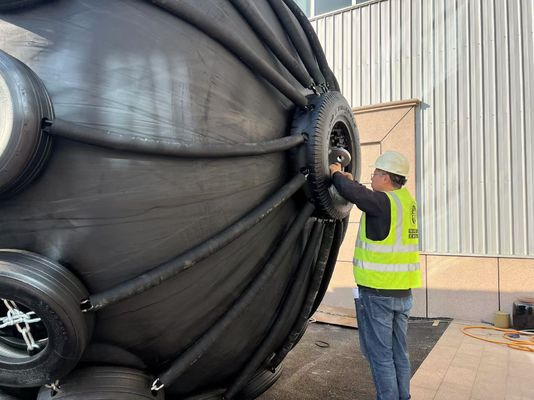 Kwaliteit Zware 50Kpa zwarte rubber fender fabriek