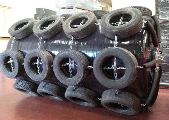 Kwaliteit ISO 17357 Certified EVA Foam Filled Fender with Customizable Density 70-110kg/m³ and 0.5m-4.8m Diameter for Marine Use fabriek