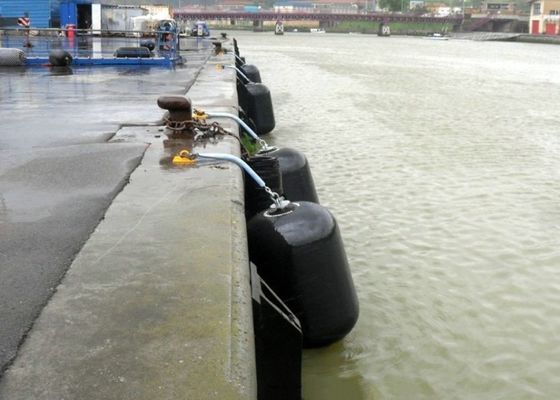 Kwaliteit ISO 17357 Certified EVA Foam Filled Fender with Customizable Density 70-110kg/m³ and 0.5m-4.8m Diameter for Marine Use fabriek