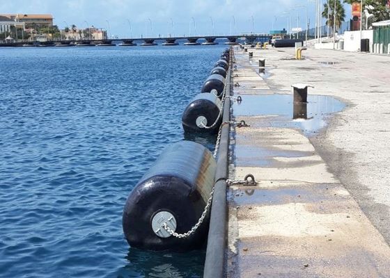 Kwaliteit ISO 17357 Certified EVA Foam Filled Fender with Customizable Density 70-110kg/m³ and 0.5m-4.8m Diameter for Marine Use fabriek