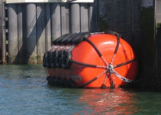 Kwaliteit ISO 17357 Certified EVA Foam Filled Fender with Customizable Density 70-110kg/m³ and 0.5m-4.8m Diameter for Marine Use fabriek