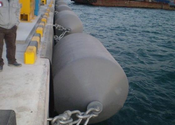 Kwaliteit ISO17357-conforme met schuim gevulde fender met een diameter van 0,5-4,8 m en een houdbaarheid van 12 maanden voor maritieme toepassingen fabriek