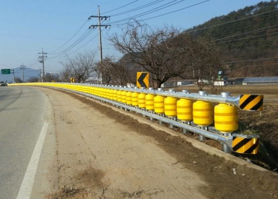 Kwaliteit Autostrade Crash Cushion Barrier Safety Roller Fence Voor Fork Road fabriek