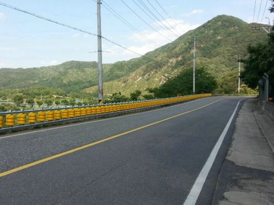 Kwaliteit De afneembare Vangrail van Eva Materials Roller, Barrière van de Middenstrook de Rolling Wacht fabriek