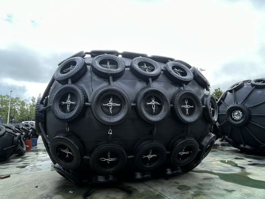 Kwaliteit Design Leefduur 8 tot 15 jaar Yokohama Fender Marine Fender Producten met ketenbanden Net Offering superieure impact absorptie fabriek