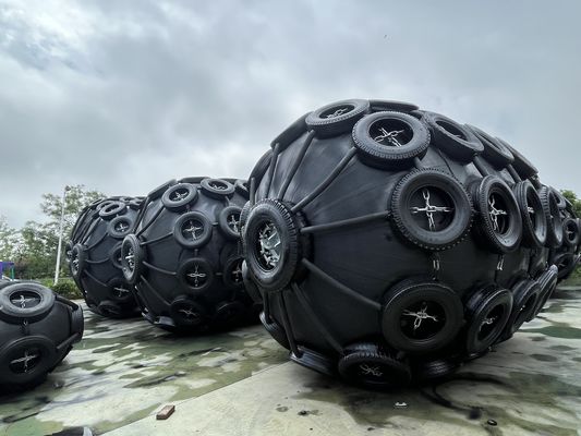 Kwaliteit Design Leefduur 8 tot 15 jaar Yokohama Fender Marine Fender Producten met ketenbanden Net Offering superieure impact absorptie fabriek