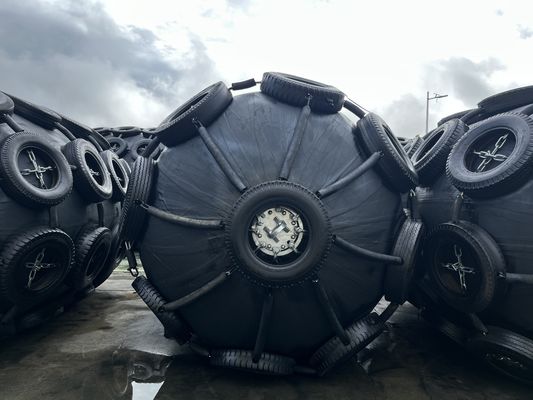 Kwaliteit Kettingbandnet 50Kpa 80Kpa Rubberen stootkussen Ideaal voor commerciële scheepvaart en aanlegfaciliteiten die impactdemping bieden fabriek