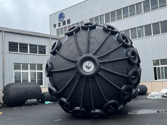 Kwaliteit Scheepsboot Berging Dock Drijvende opblaasbare fender met behulp van keten en PP touw Installatie methode om de doking impact bescherming te bieden fabriek