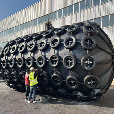 Kwaliteit ISO 17357 Certified Natural Rubber Pneumatic Fender with 50Kpa Working Pressure for Marine Safety fabriek