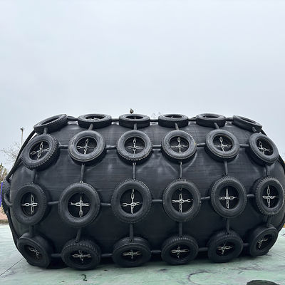 Kwaliteit 50kPa Pneumatic Marine Fender Yokohama Fender for Ship-to-ship with 6-10 Years Lifespan fabriek