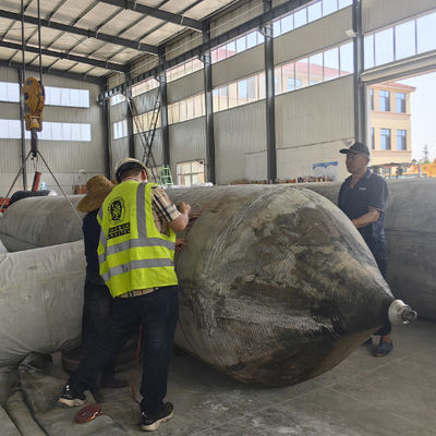 Kwaliteit Op Maat Gemaakte Marine Rubberen Airbag voor het Hijsen en Dokken van Schepen fabriek