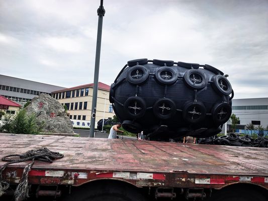 Kwaliteit Zeer duurzame marine rubberen fender met uitstekende schokabsorptiecapaciteit en netstructuur fabriek