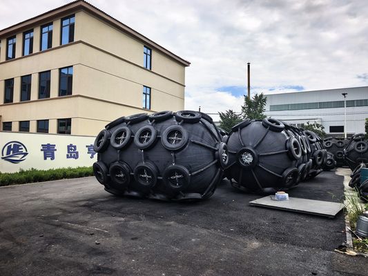Kwaliteit Een zeer duurzame scheepsrubberfender die voldoet aan de technische norm ISO 17357 2014 en het origineel fabriek