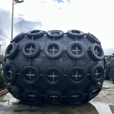 Kwaliteit Persoonlijke afmetingen ISO17357 gecertificeerde pneumatische rubber fender met 50kpa & 80kpa druk voor maritieme toepassingen fabriek