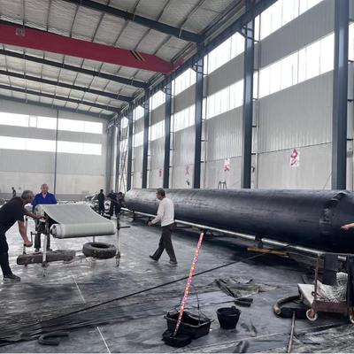 Kwaliteit Gepersonaliseerde marine rubber airbag met een levensduur van 10-15 jaar geschikt voor het lanceren van schepen en het tillen van zware schepen fabriek