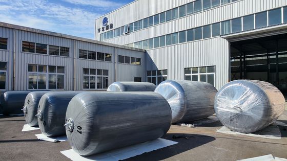 Kwaliteit Hoog energie-absorptievermogen Foam gevulde fender aangepaste hoogte zwart standaard zware scheepsbescherming fender fabriek