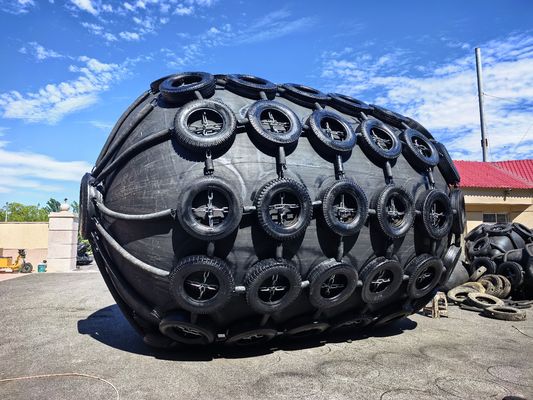 Kwaliteit ISO17357 gecertificeerde pneumatische rubberfender met aanpasbare maten 0,3-4,8M en 50kpa & 80kpa drukopties fabriek