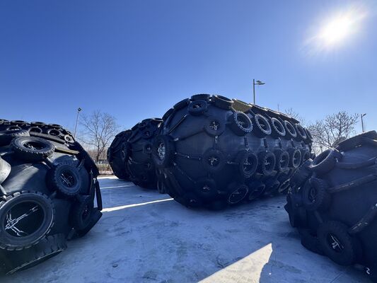 Kwaliteit ISO17357 Gecertificeerde Pneumatische Rubberen Fender met Aangepaste Maten 0,3-4,8 M en 50kpa & 80kpa Druk fabriek
