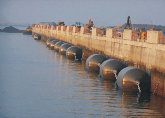 Kwaliteit High Density Foam Core Foam Filled Fender with High Energy Absorption Capacity and Positive Buoyancy for Marine Protection fabriek