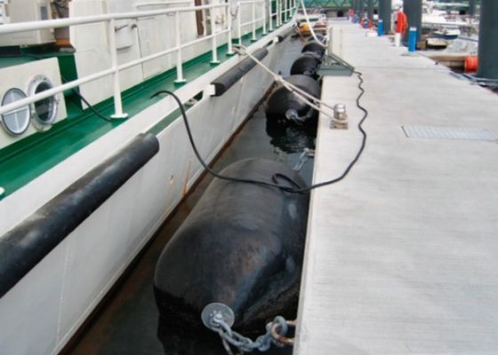Kwaliteit Marine Fender with High Energy Absorption Capacity UV Resistant And Corrosion Resistant Foam Filled Fender with 24 Months Warranty fabriek