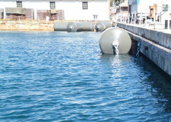 Kwaliteit Hoogwaardige met schuim gevulde fender met ISO17357-conformiteit en aangepaste maten van 0,5-4,8 m diameter fabriek