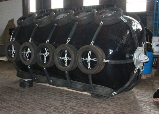 Kwaliteit 4000MM 1110KN Polyurethaan EVA Foam Filled Marine Fender fabriek