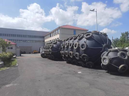 Kwaliteit ISO 17357 2014 1 Standard Yokohama Fender vervaardigd voor het aanleggen van schepen fabriek