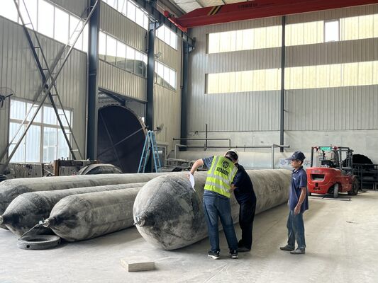 Kwaliteit Marine Rubber Airbag with Rapid Inflation Manifold for Simultaneous Multi Unit Operation in 0.8-3 M Diameter fabriek